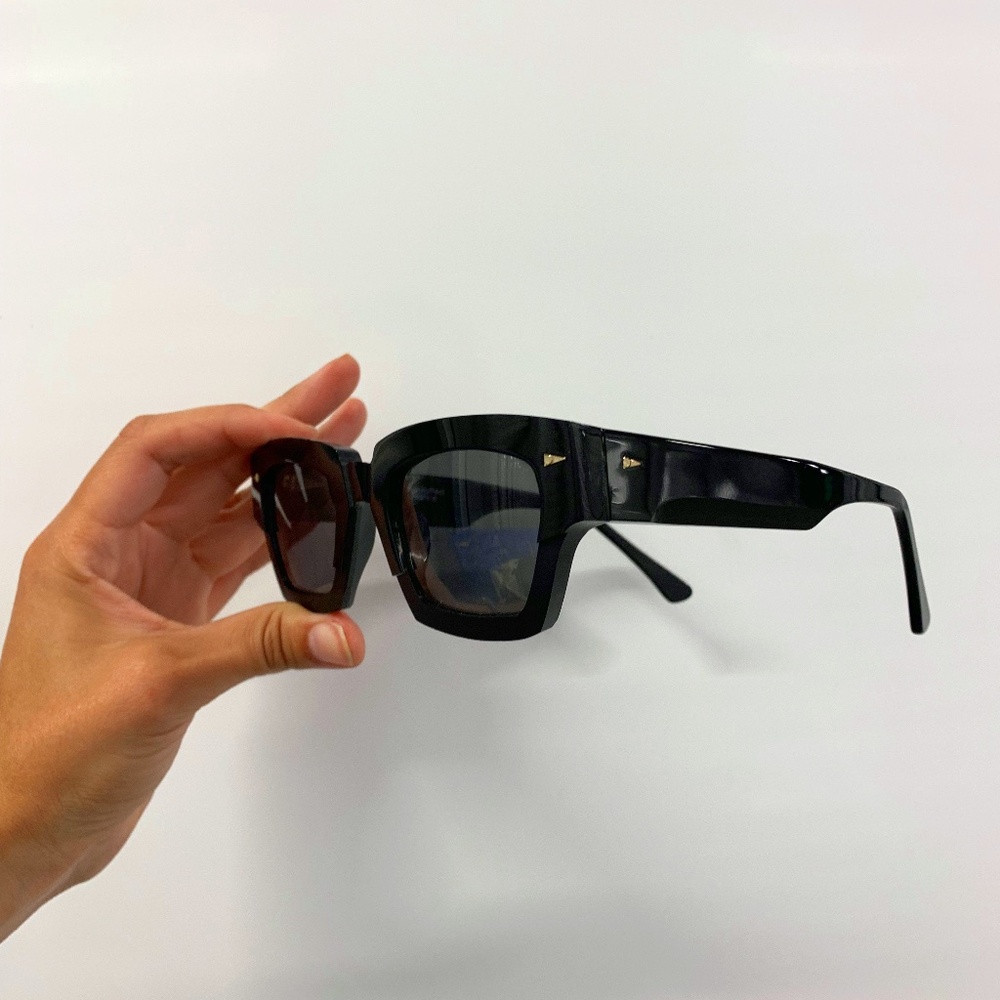 AHLEM "Magenta" Black sunglasses